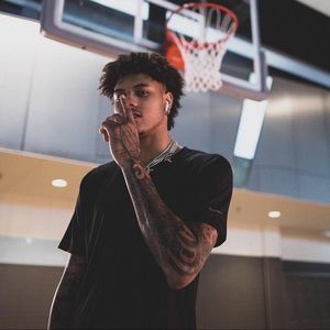 Meet your Posher, Adam